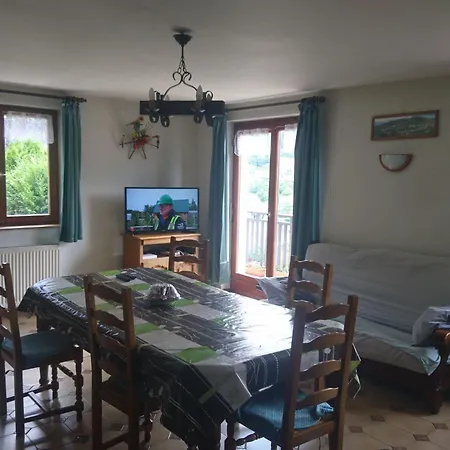 Mit Balkon- Garten Und Talblick By Interhome בית נופש