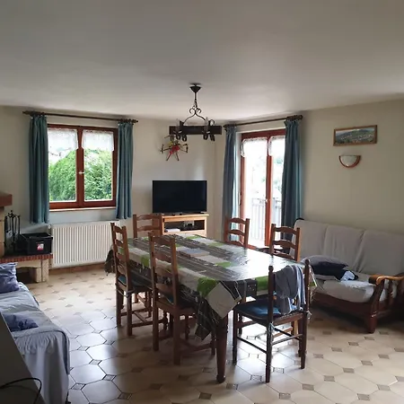 Mit Balkon- Garten Und Talblick By Interhome בית נופש